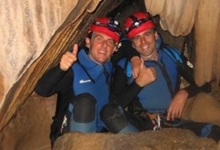  洞穴中的纪念照片 